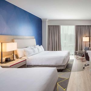 Deluxe King Room Mobility Access or Non-Smoking
